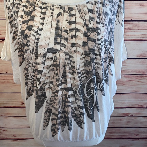 GUESS Cream Open Slit Shoulder BOHO Feather Graphic Dolman Sleeve Loose Fit Top - Picture 4 of 7